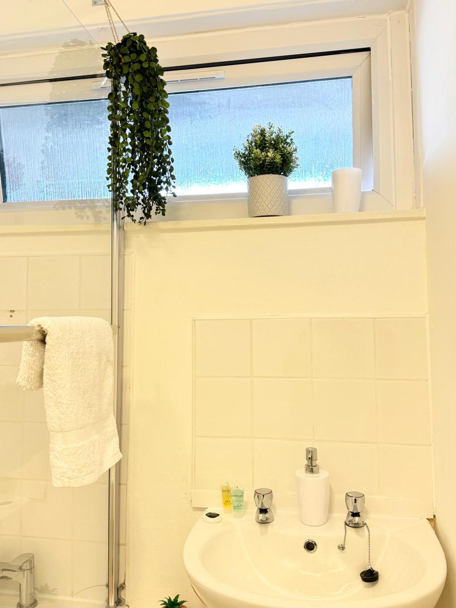 Stunning Apartment, Sleeps 4, Central London, 1 Bedroom, Zone 1, Kennington - Open For Business Stays, Long Stays And Families Relocating エクステリア 写真