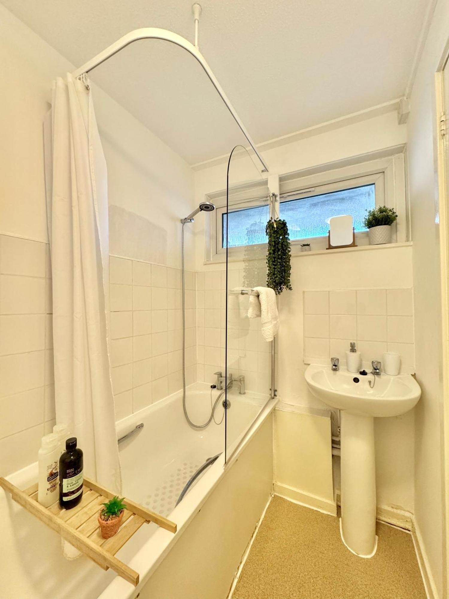 Stunning Apartment, Sleeps 4, Central London, 1 Bedroom, Zone 1, Kennington - Open For Business Stays, Long Stays And Families Relocating エクステリア 写真